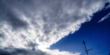 Σύννεφα στον ουρανό πάνω από την Αθήνα (φωτ.: EUROKINISSI / Γιώργος Κονταρίνης)