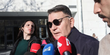 Ο Αλέξης Κούγιας έξω από το Πρωτοδικείο Αθηνών (φωτ.: EUROKINISSI / Γιάννης Παναγόπουλος)