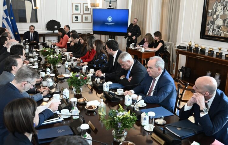 Στιγμιότυπο από τη συνεδρίαση του υπουργικού συμβουλίου (φωτ.: EUROKINISSI/Τατιάνα Μπόλαρη)