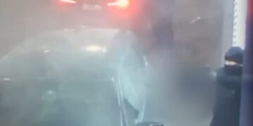 Στο καρέ από το βίντεο στα δεξιά διακρίνεται ο εκτελεστής του Βαγγέλη Ζαμπούνη