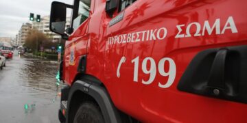 Πυροσβεστικό όχημα λόγω πλημμυρών στο Παλαιό Φάληρο (φωτ. αρχείου: EUROKINISSI/Γιάννης Παναγόπουλος)