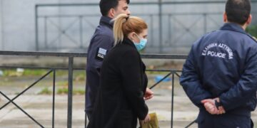 Η Ρούλα Πισπιρίγκου ενώ προσέρχεται στα δικαστήρια για την τελευταία ημέρα της απολογίας της (φωτ.: EUROKINISSI/Γιάννης Παναγόπουλος)