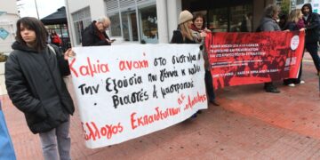 Στιγμιότυπο από πορεία διαμαρτυρίας για την υπόθεση της 12χρονης στον Κολωνό, τον περασμένο Δεκέμβριο (φωτ.: EUROKINISSI/Γιάννης Παναγόπουλος)