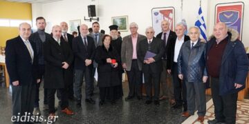 Η Σοφία Προκοπίδου με τον υπουργό Δικαιοσύνης Γιώργο Φλωρίδη και μέλη του Συλλόγου Εφέδρων Αξιωματικών Νομού Κιλκίς (φωτ.: eidisis.gr)