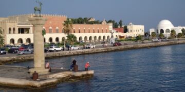 Το λιμάνι της Ρόδου (φωτ.: Έλλη Τσολάκη)