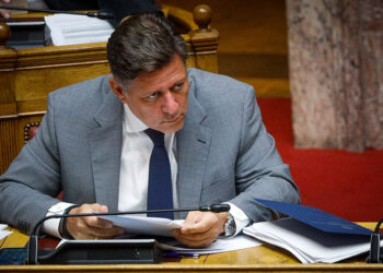Ο Μιλτιάδης Βαρβιτσιώτης στα κυβερνητικά έδρανα (φωτ.: EUROKINISSI / Γιώργος Κονταρίνης)