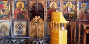 Το τέμπλο του ιερού ναού, όπου στο κέντρο διακρίνονται τα βημόθυρα (φωτ.: ΑΠΕ-ΜΠΕ/Πατήρ Αναστάσιος)