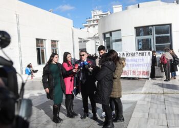 Ο Αλέξης Κούγιας έξω από το Μικτό Ορκωτό Δικαστήριο Αθηνών (φωτ. αρχείου: Γιάννης Παναγόπουλος/EUROKINISSI)
