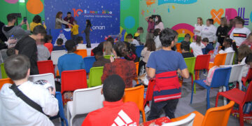 Tα παιδιά από «Το Χαμόγελο του Παιδιού» παραλαμβάνουν τα δώρα τους από τα Ευχοστολίδια