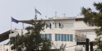 Εικόνα από το εξωτερικό της ναυτιλιακής εταιρείας στη Γλυφάδα
(φωτ.: Γιάννης Παναγόπουλος/EUROKINISSI)