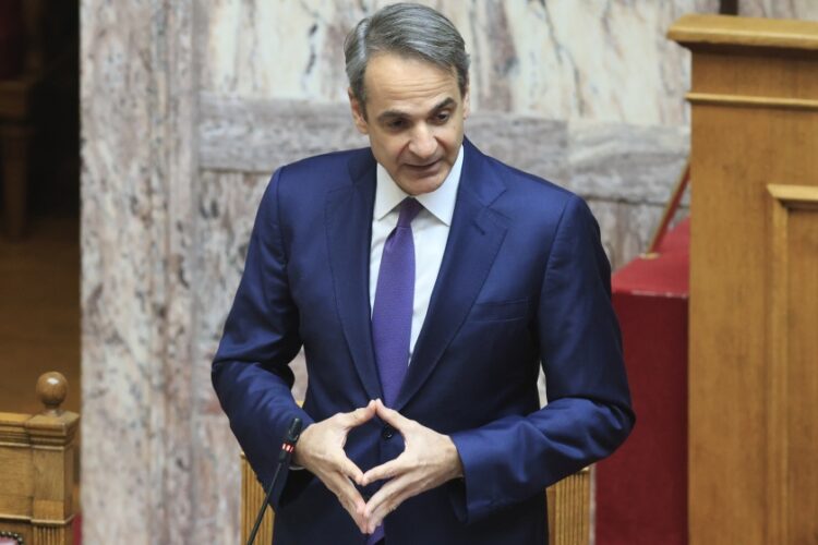 Ο Κυριάκος Μητσοτάκης απαντά ς στο πλαίσιο της «Ώρας του πρωθυπουργού» στην ερώτηση του προέδρου του ΠΑΣΟΚ Νίκου Ανδρουλάκη για τη στεγαστική κρίση (φωτ.: Eurokinissi/Γιώργος Κονταρίνης)
