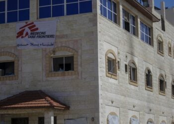 Το κτήριο των «Γιατρών χωρίς σύνορα» στην δυτική Χαν Γιούνις (φωτ.: EPA/Mohammed Saber)