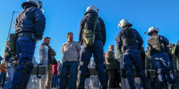 Συμβολικός αποκλεισμός της εθνικής οδού στο ύψος του κόμβου της Νίκαιας στη Λάρισα (φωτ.: EUROKINISSI)