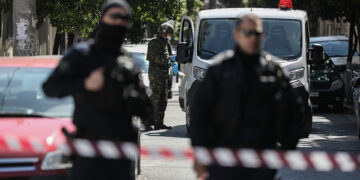 Αστυνομικοί της Αντιτρομοκρατικής σε παλαιότερη επιχείρηση (φωτ.: EUROKINISSI / Στέλιος Μισίνας)