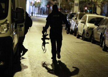 Άνδρες της Αντιτρομοκρατικής υπηρεσίας στο κέντρο της Αθήνας (φωτ. αρχείου: EUROKINISSI)