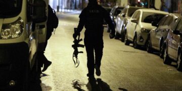 Άνδρες της Αντιτρομοκρατικής υπηρεσίας στο κέντρο της Αθήνας (φωτ. αρχείου: EUROKINISSI)