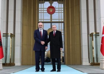 Από αριστερά, ο Έντι Ράμα με τον Ρετζέπ Ταγίπ Ερντογάν (φωτ.: facebook/Presidency of the Republic of Türkiye)