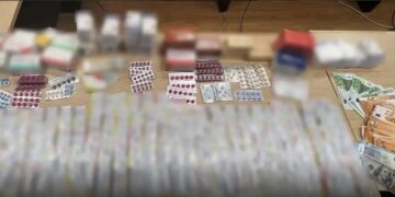 Στη διάρκεια της επιχείρησης κατασχέθηκαν χιλιάδες χάπια (φωτ.: Ελληνική Αστυνομία)