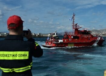 Ένα από τα δύο νέα σκάφη της Πυροσβεστικής εν πλω (φωτ.: EUROKINISSI/Μιχάλης Καραγιάννης)