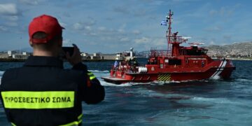 Ένα από τα δύο νέα σκάφη της Πυροσβεστικής εν πλω (φωτ.: EUROKINISSI/Μιχάλης Καραγιάννης)