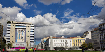Σύννεφα πάνω από την Πλατεία Ομονοίας  (φωτ.: EUROKINISSI / Γιάννης Παναγόπουλος)