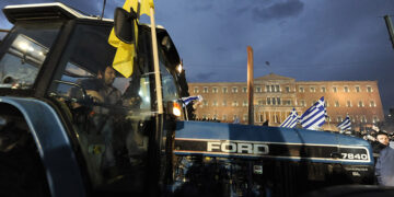 Συγκέντρωση των αγροτών στην πλατεία Συντάγματος, Παρασκευή 12 Φεβρουαρίου 2016 (φωτ.: EUROKINISSI / Τατιάνα Μπόλαρη)