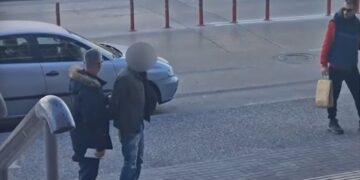 Στιγμιότυπο από την προσαγωγή του 25χρονου μουσικού στην ανακρίτρια (φωτ.: glomex)