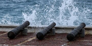 Κακοκαιρία στις Σπέτσες, με βροχή και δυνατούς ανέμους (φωτ.: EUROKINISSI/Γιώργος Κονταρίνης)