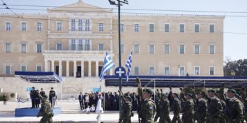 Εικόνα από τη στρατιωτική παρέλαση στο Σύνταγμα, πέρυσι, κατά την εθνική επέτειο της 25ης Μαρτίου 1821 (φωτ.: ΑΠΕ-ΜΠΕ/ Γρ. Τύπου Πρωθυπουργού/Δημήτρης Παπαμήτσος)