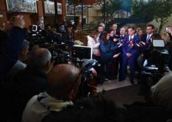 Ο υπουργός Υγείας Άδωνις Γεωργιάδης κάνει δηλώσεις στους δημοσιογράφους στο νοσοκομείο «Παπαγεωργίου» (φωτ.: ΜΟΤΙΟΝΤΕΑΜ/Ραφαήλ Γεωργιάδης)