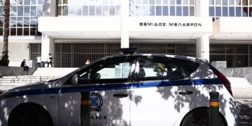 Περιπολικό μπροστά από τον Άρειο Πάγο (φωτ.: EUROKINISSI / Σωτήρης Δημητρόπουλος)