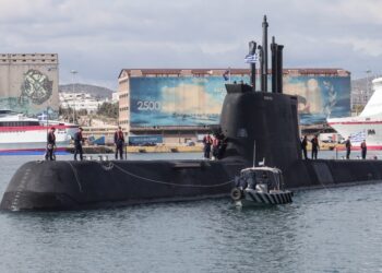 Το υποβρύχιο «Παπανικολής» στο λιμάνι του Πειραιά (φωτ.: EUROKINISSI/Κώστας Τζούμας)