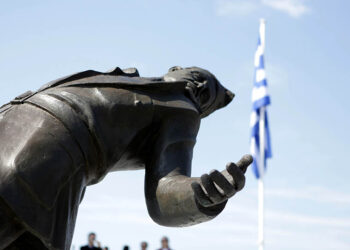 Λεπτομέρεια από το μνημείο για τους πεσόντες στο Ύψωμα 731, το οποίο βρίσκεται στο 6ο χλμ της Εθνικής Οδού Τρικάλων-Καρδίτσας (φωτ.: EUROKINISSI / Θανάσης Καλλιάρας)