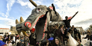 Στιγμιότυπο από το καρναβάλι της Κορίνθου, Σάββατο 16 Μαρτίου 2024 (φωτ.: ΑΠΕ-ΜΠΕ / Βασίλης Ψωμάς)