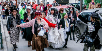 Το καρναβαλικό έθιμο των μπουλουκιών στην πόλη της Λάρισας (φωτ.: EUROKINISSI)