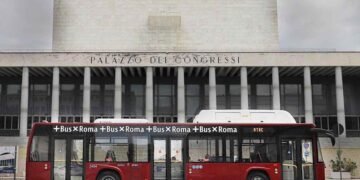 Λεωφορείο συμπιεσμένου φυσικού αερίου μήκους 12 μέτρων, της εταιρείας «Industria Italiana Autobus» (φωτ.: industriaitalianaautobus.com)