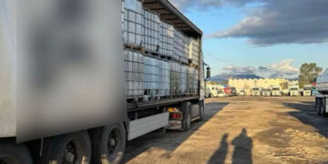 Τα μέλη της οργάνωσης δραστηριοποιούνταν στη συστηματική εισαγωγή από τη Βουλγαρία χημικών προϊόντων με σκοπό τη νοθεία καυσίμων και αιθυλικής αλκοόλης (φωτ.: ΕΛΑΣ)