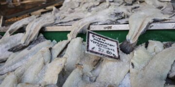 Φιλέτα μπακαλιάρου στη Βαρβάκειο (φωτ.: EUROKINISSI/Κώστας Τζούμας)