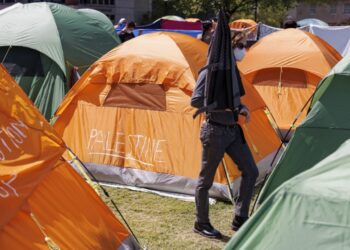 Σκηνές φοιτητών που υπερασπίζονται τους Παλαιστίνιους στις εγκαταστάσεις του Πανεπιστήμιου Κολούμπια (φωτ.: EPA/Sarah Yenesel)