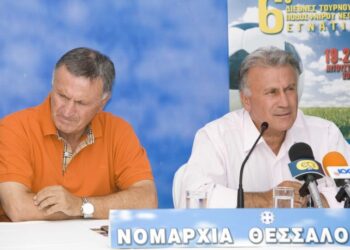 Από αριστερά, ο Διονύσης και ο Παναγιώτης Ψωμιάδης σε παλιότερη συνέντευξη Τύπου της Νομαρχίας Θεσσαλονίκης (φωτ.: ΑΠΕ-ΜΠΕ/MegaPress/Δημήτρης Μπαλάσκας)