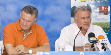 Από αριστερά, ο Διονύσης και ο Παναγιώτης Ψωμιάδης σε παλιότερη συνέντευξη Τύπου της Νομαρχίας Θεσσαλονίκης (φωτ.: ΑΠΕ-ΜΠΕ/MegaPress/Δημήτρης Μπαλάσκας)