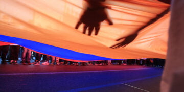 Τεράστια σημαία που μεταφέρουν Αρμένιοι κατά τη διάρκεια πορείας διαμαρτυρίας προς την πρεσβεία της Τουρκίας στην Αθήνα (φωτ. αρχείου: ΑΠΕ-ΜΠΕ / Συμέλα Παντζαρτζή)