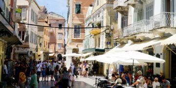 Στιγμιότυπο από την παλιά πόλη της Κέρκυρας (φωτ. αρχείου: EUROKINISSI/Γιώργος Κονταρίνης)