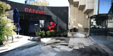 Ο εξωτερικός χώρος του νυχτερινού κέντρου όπου σημειώθηκε η θανατηφόρα συμπλοκή (φωτ.: EUROKINISSI/Κώστας Τζούμας)