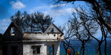 Εργασίες αποκατάστασης στο Μάτι, λίγες εβδομάδες μετά τη φονική πυρκαγιά (φωτ. αρχείου: EUROKINISSI/Μιχάλης Καραγιάννης)