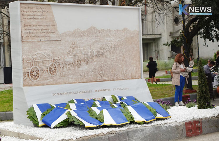 Το μνημείο στο Αιγίνιο Πιερίας για τον θρακικό ελληνισμό (φωτ.: kapa-news.gr)