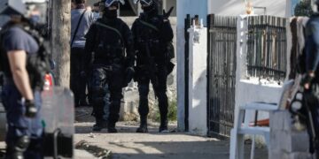 Αστυνομική επιχείρηση στον καταυλισμό Ρομά στα Μέγαρα (φωτ. αρχείου: EUROKINISSI/Γιώργος Κονταρίνης)