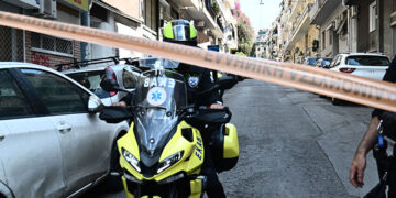 ΕΛΑΣ και ΕΚΑΒ στην οδό Λεμεσού (φωτ.: 
EUROKINISSI / Κώστας Τζούμας)