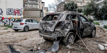 Από την ισχυρή έκρηξη σε υπαίθριο χώρο στάθμευσης, δίπλα από πρατήριο υγρών καυσίμων επί της οδού Ομηρίδη Σκυλίτση και Πυθαγόρα, στον Πειραιά, 8/3/24 (φωτ. αρχείου: EUROKINISSI / Τάκης Σαγιάς)