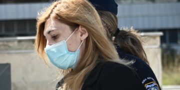 Η Ρούλα Πισπιρίγκου ενώ προσέρχεται στο δικαστήριο (φωτ.: EUROKINISSI/Κώστας Τζούμας)